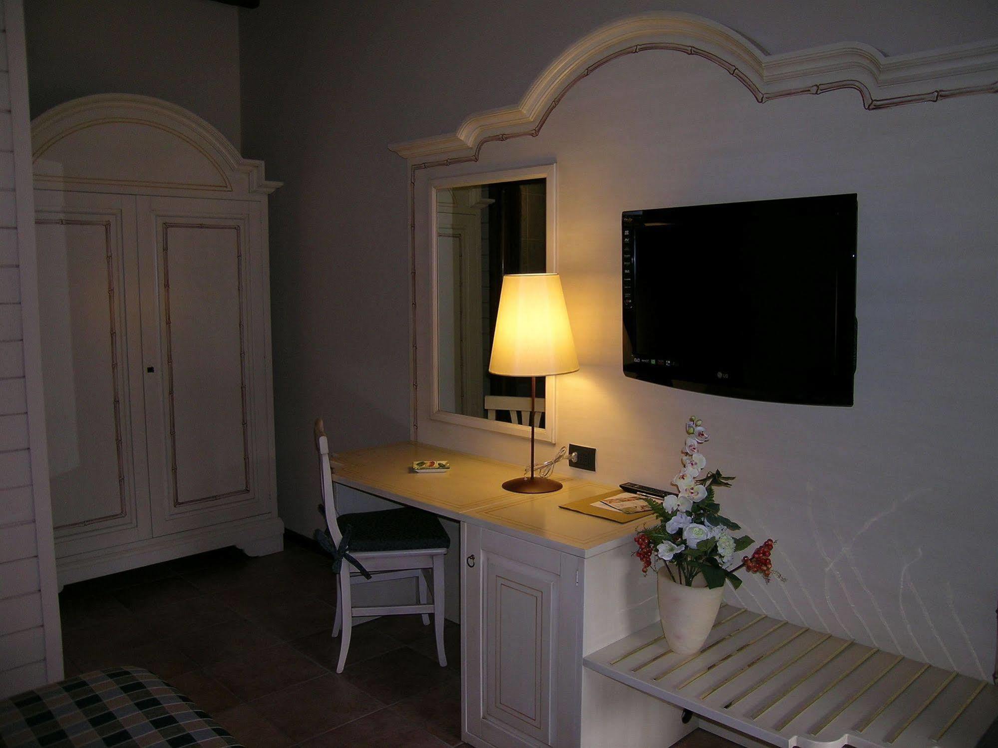 Motel 7 Laghi Castelletto Di Branduzzo Exteriör bild
