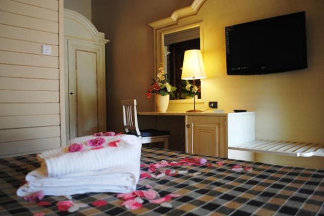 Motel 7 Laghi Castelletto Di Branduzzo Exteriör bild